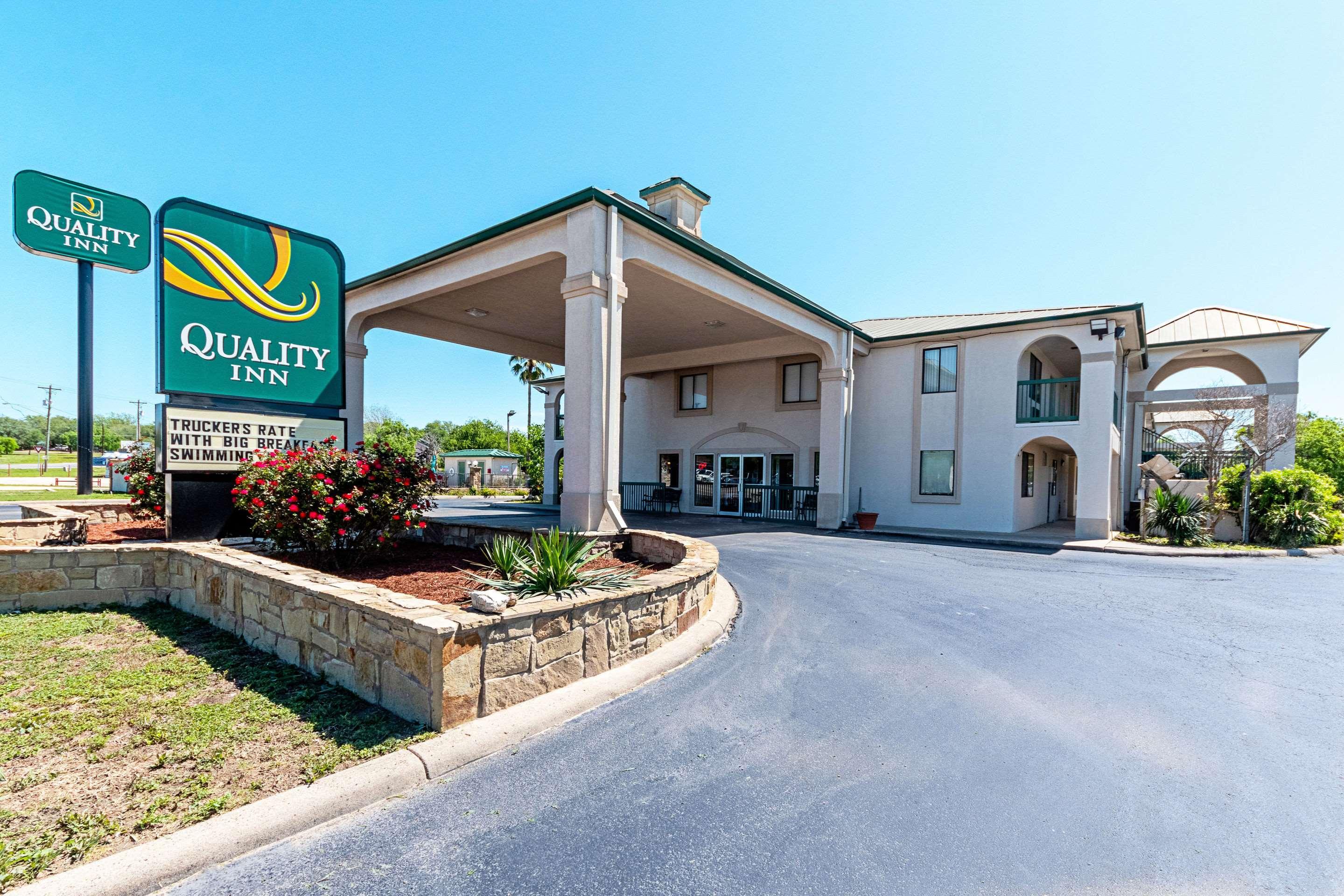 Quality Inn Three Rivers Buitenkant foto