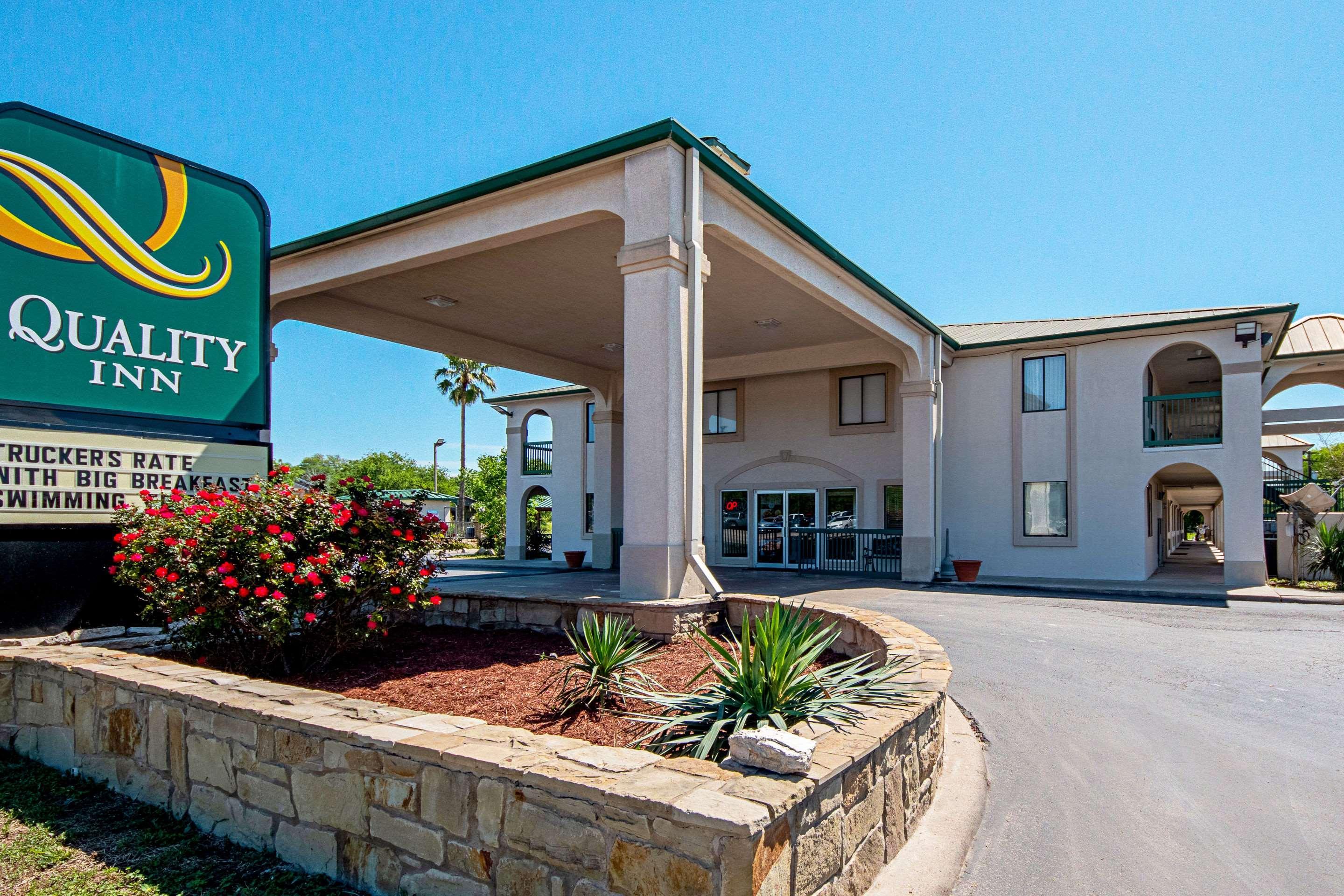 Quality Inn Three Rivers Buitenkant foto