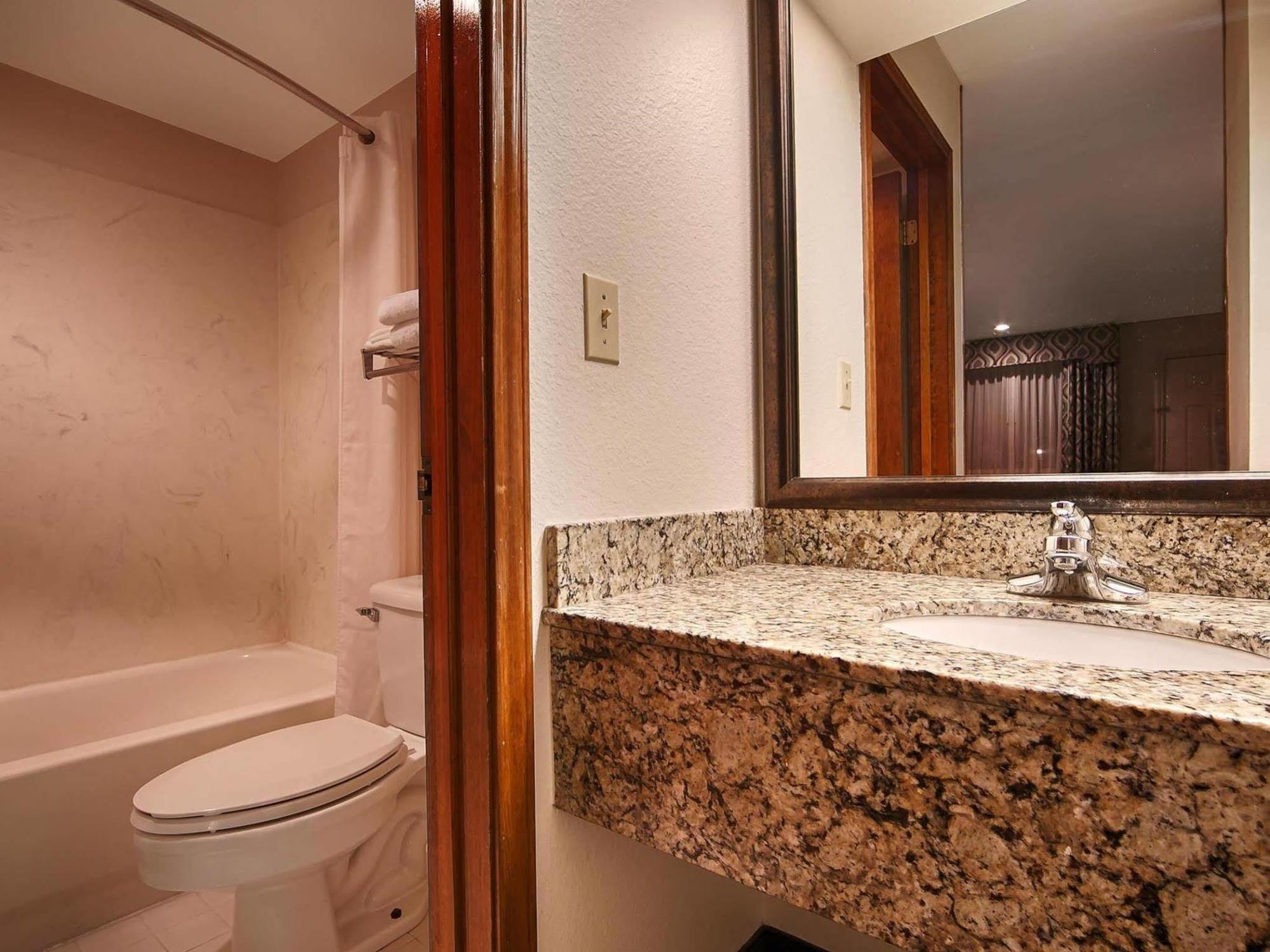 Quality Inn Three Rivers Buitenkant foto