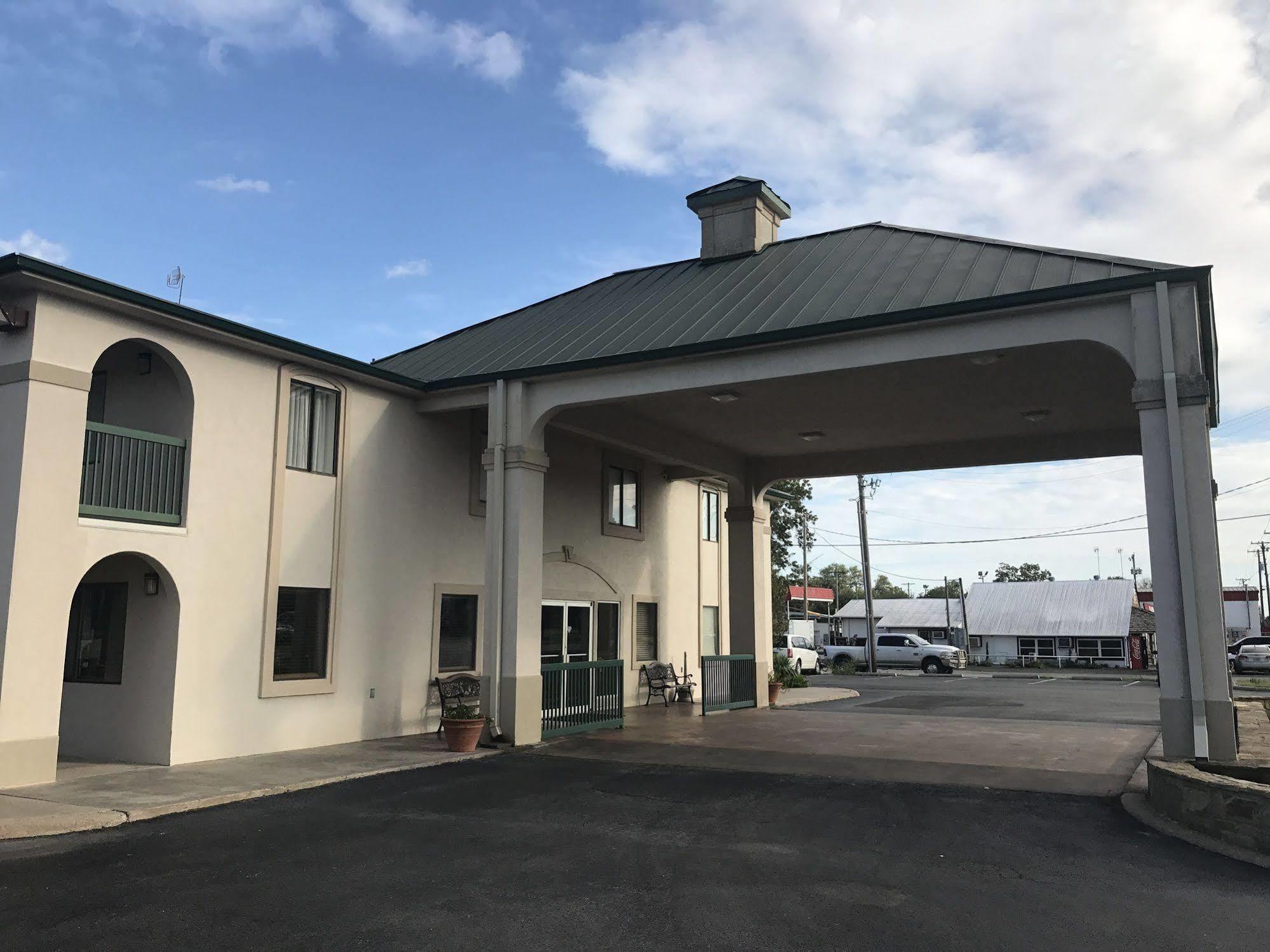 Quality Inn Three Rivers Buitenkant foto